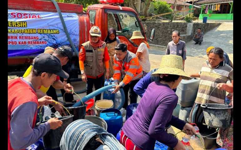SIG Salurkan 906 Ribu Liter Air Bersih untuk Masyarakat Cilacap