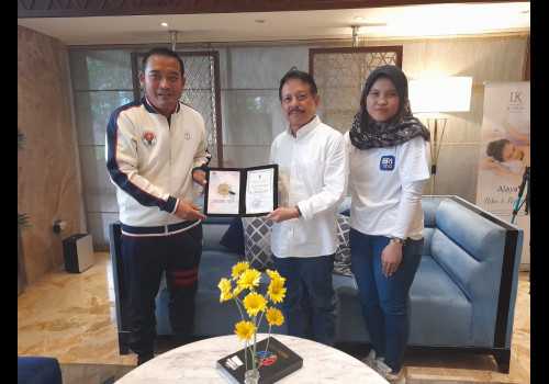 Kemenpora Berikan Penghargaan kepad Ketua PWI Jateng Amir Machmud ; Kategori Wartawan Olahraga Berprestasi