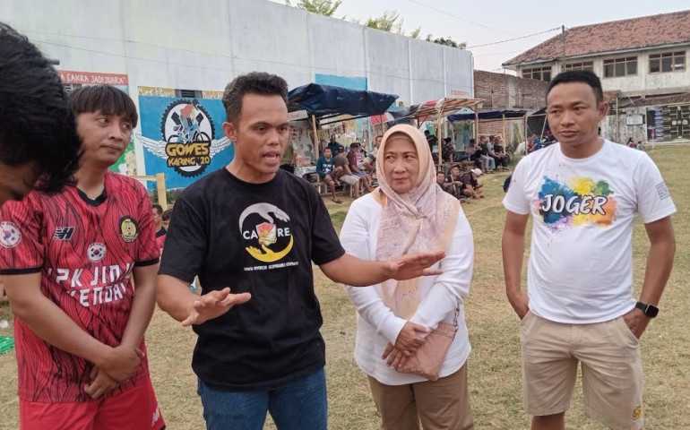 Hadirnya Asiati Rosyada Menambah Semangat Tim Sepak Bola Persijab Jambiarum Kendal