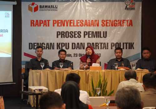 Antisipasi Sengketa Pemilu 2024, Bawaslu Kendal Gelar Rapat Bersama KPU dan Parrai Politik