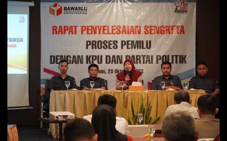 Antisipasi Sengketa Pemilu 2024, Bawaslu Kendal Gelar Rapat Bersama KPU dan Parrai Politik