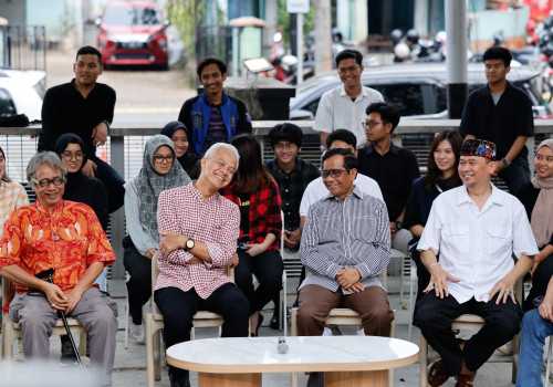 Politik Sedang Tegang, Ganjar-Mahfud Malah Guyon Bareng Komika dan Budayawan