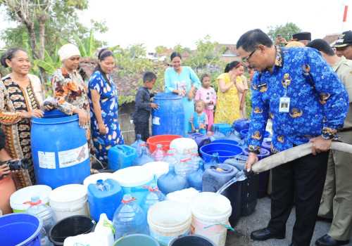 Kekeringan Melanda, Pemprov Jateng Bantu Salurkan 76.434.000 liter Air Bersih