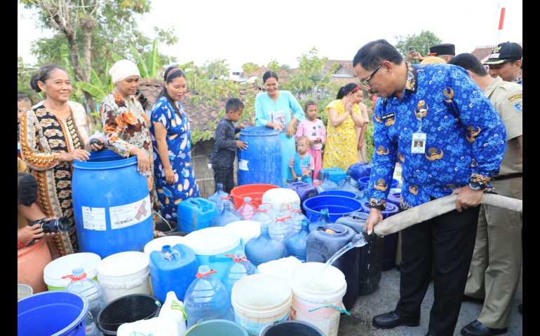 Kekeringan Melanda, Pemprov Jateng Bantu Salurkan 76.434.000 liter Air Bersih