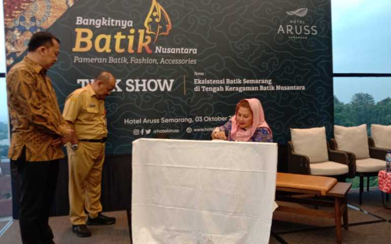 Bertajuk "Bangkitnya Batik Nusantara",  Hotel Aruss Semarang Peringati Hari Batik