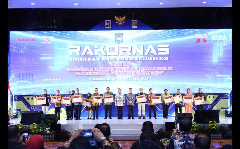 Jateng Sabet Dukcapil Prima Award Kategori Kolaboratif