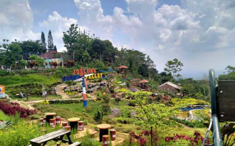 Berwisata di Jollong Garden Valley Pati, Serasa Berada di Perkebunan Puncak