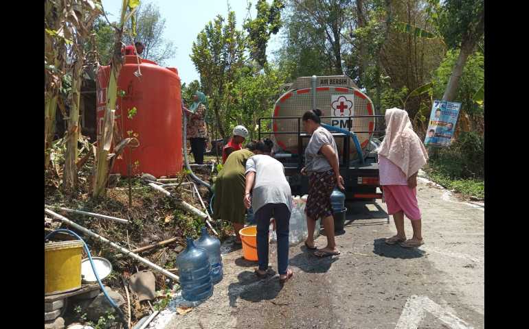 Pemerintah Kota Semarang Rutin Lakukan Pendistribusian Air Bersih ke Wilayah Terdampak Kekeringan