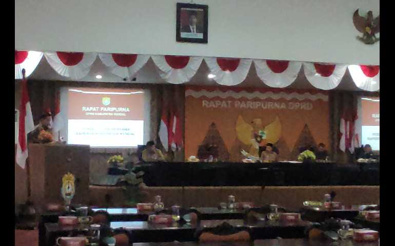 Paripurna, DPRD Kendal bersama Bupati Kendal Setujui Dua Raperda Cerdas dan Keolahragaan