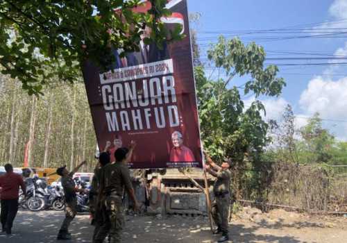 Jokowi ke Bali Baliho Ganjar – Mahfud Dicopoti, PDIP Bereaksi