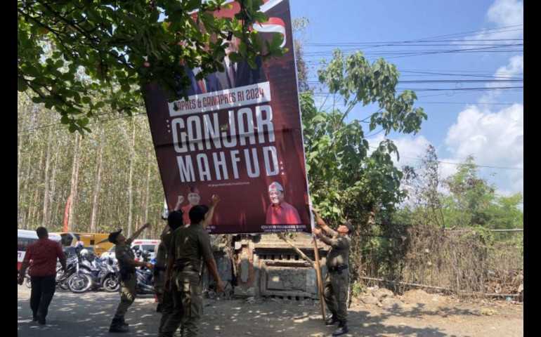 Jokowi ke Bali Baliho Ganjar – Mahfud Dicopoti, PDIP Bereaksi