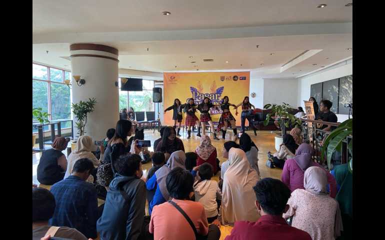 Harmoni Ragam Budaya di Pasar Senggol Grand Candi Hotel Semarang
