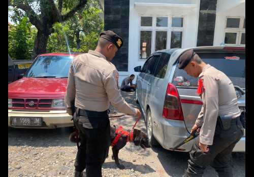Polres Kendal Kerahkan Anjing Pelacak dan Metal Detector Jelang Pemilu 2024