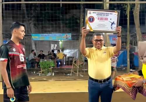 Kobarkan Semangat Juang! Ferry Wawan Cahyono Berikan Ruang Ekspresi Anak Muda dalam Turnamen Bola Voli Permadi Cup 2023