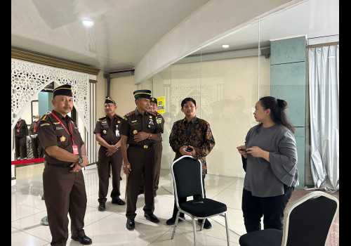 Tinjau SKD CPNS Kejaksaan RI, Kajati Jateng Made Suarnawan Motivasi Peserta Agar Percaya Diri