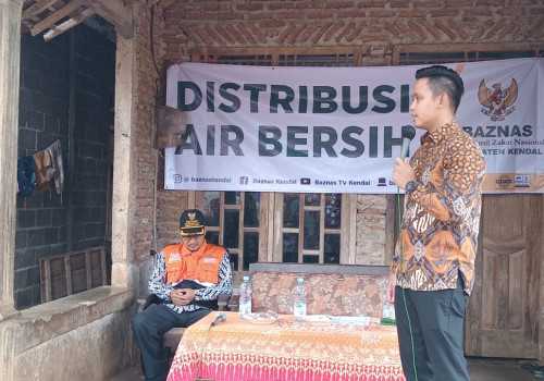 Bupati Kendal Dico M Ganinduto Bantu Pemasangan instalasi Pipa Sumur Bor Hingga Masuk Rumah Warga