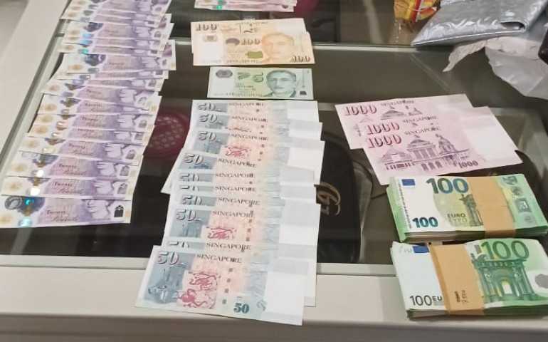 Tim Penyidik JAM PIDSUS Lakukan Penyitaan Aset Tersangka Achsanul Qosasi Terkait Korupsi BAKTI Kemenkominfo