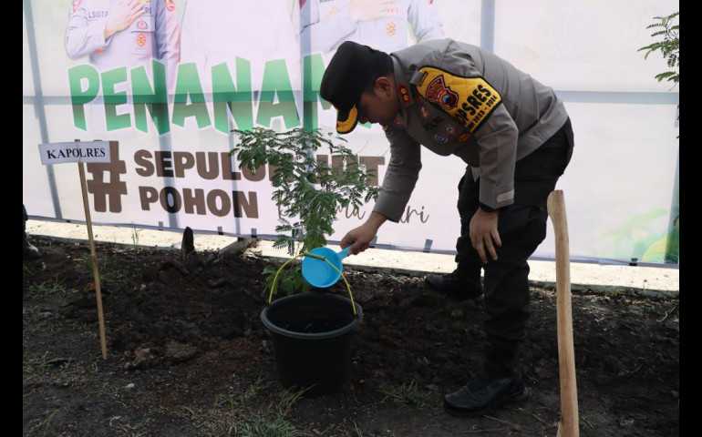 Kapolres Kendal Gelar Penanaman Sepuluh Juta Pohon di Kelurahan Jetis