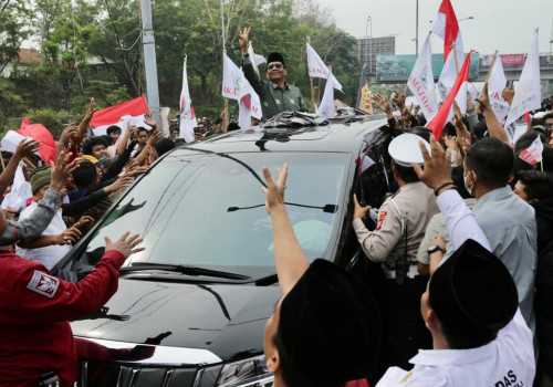 Pulang Kampung, Mahfud MD Disambut Selawat Ribuan Warga Madura di Sepanjang Suramadu