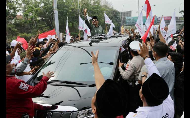 Pulang Kampung, Mahfud MD Disambut Selawat Ribuan Warga Madura di Sepanjang Suramadu