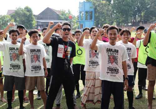 Pena Mas Ganjar Beri Peralatan Sepak Bola Santri Ponpes
