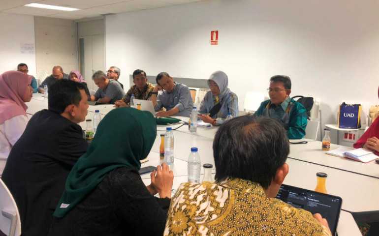 UNNES dan 6 Perguruan Tinggi Indonesia Ikuti Kegiatan Training di University of Granada Spanyol