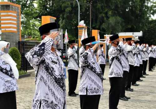 Tingkatkan Kesejahteraan Guru, Jokowi Targetkan Rekrut Satu Juta Guru ASN P3K pada 2024