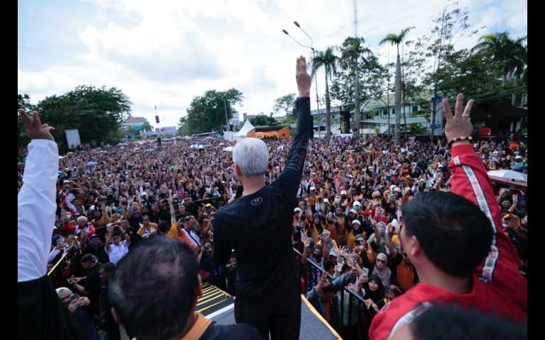 Gegap Gempitanya Warga Pontianak Senam Bareng Ganjar Mahfud