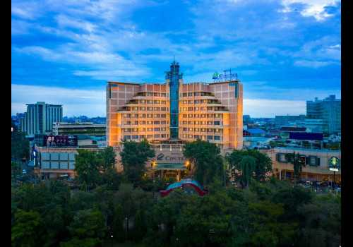 Perayaan Ke-28 Hotel Ciputra Semarang Berkolaborasi dengan Banteng Raiders