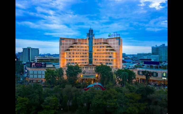 Perayaan Ke-28 Hotel Ciputra Semarang Berkolaborasi dengan Banteng Raiders