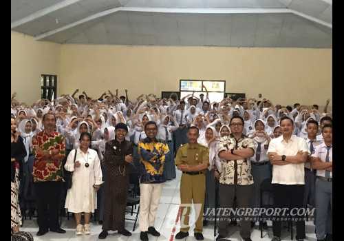 Unik! Waket DPRD Jateng Ferry Wawan Cahyono Berikan Edukasi Politik dan Budaya Lewat Kesenian Tradisional Wayang Kulit