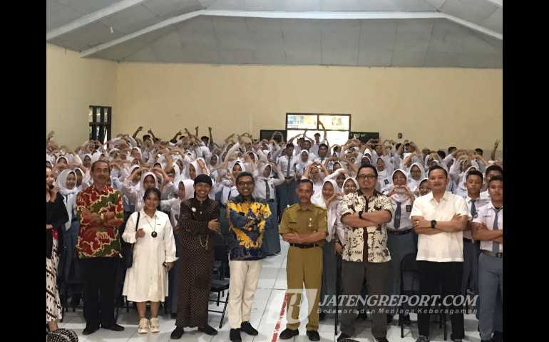 Unik! Waket DPRD Jateng Ferry Wawan Cahyono Berikan Edukasi Politik dan Budaya Lewat Kesenian Tradisional Wayang Kulit