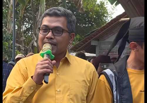Ucapkan Selamat Hari Guru Nasional, Wakil Ketua DPRD Jateng Ferry Wawan Cahyono : Guru adalah Orang Hebat