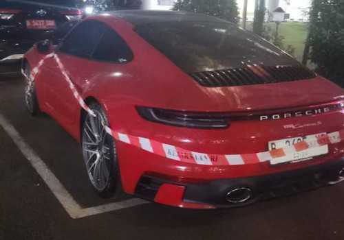 JAM PIDSUS Sita Mobil Mewah Porsche Milik Tersangka Korupsi BTS Senilai 3 Miliar