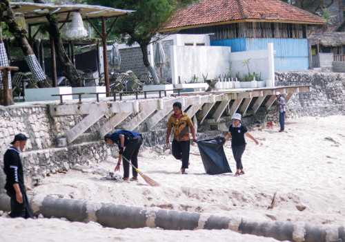Rayakan Ulang Tahun ke-2, ARTOTEL Suites Bianti Yogyakarta Lakukan Aksi Bersih Pantai
