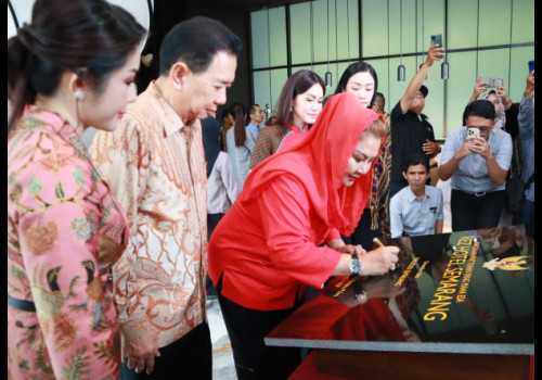 Resmikan REZ Hotel, Mbak Ita Puji Anak Muda dalam Membangun Kota Semarang