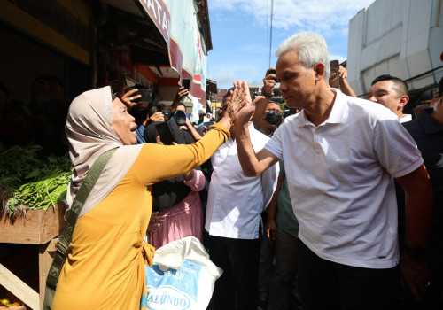 Ganjar Beber Strategi Stabilkan Harga Bahan Pokok Saat Kunjungi Pasar Baru Balikpapan