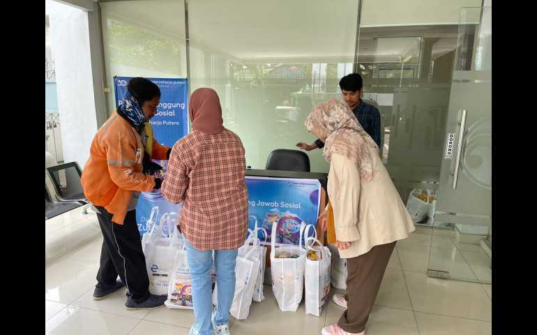PT Jasaraharja Putera Meriahkan Ulang Tahun ke-30 dengan Berikan Santunan Sosial kepada Pengemudi Ojek Online