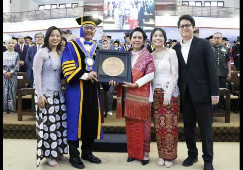 UNDIP Anugerahi Bambang Susantono Gelar Profesor Kehormatan Bidang Keahlian Kota Layak Huni dan Berkelanjutan