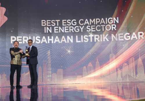 Dirut PLN Darmawan Prasodjo Kembali Dinobatkan Jadi CEO Of The Year