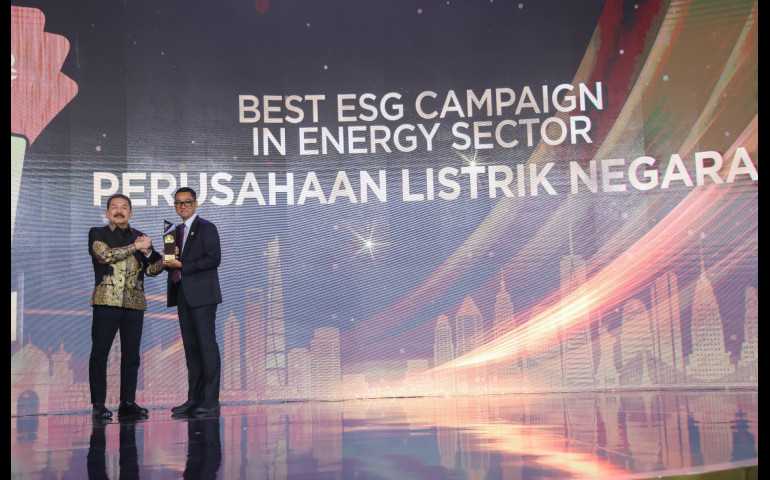 Dirut PLN Darmawan Prasodjo Kembali Dinobatkan Jadi CEO Of The Year
