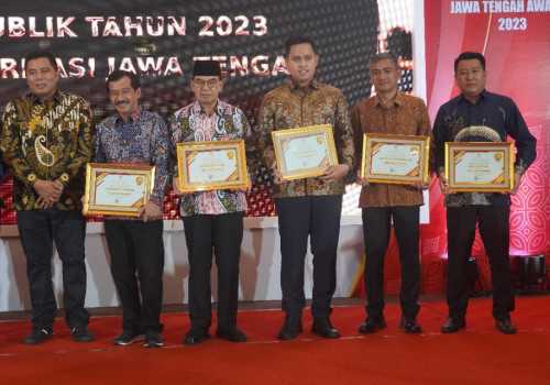 Pemkab Kendal Meraih Penghargaan Informatif Tahunan di KIP Award