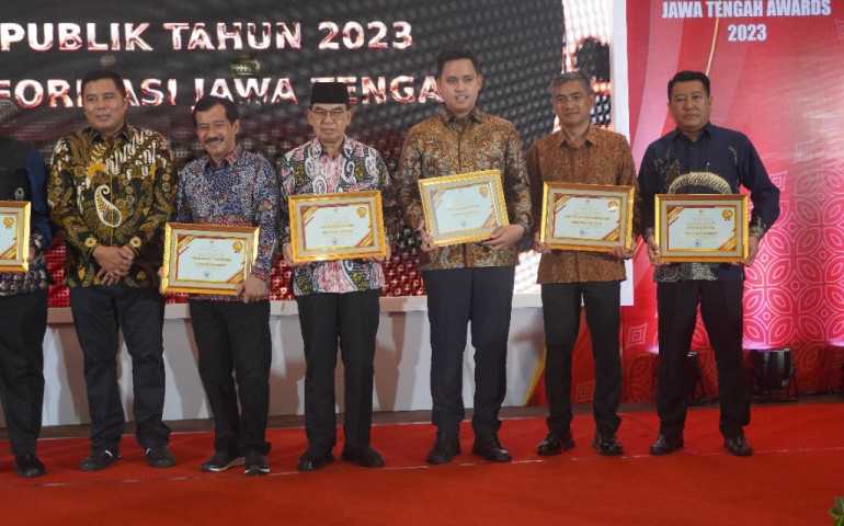 Pemkab Kendal Meraih Penghargaan Informatif Tahunan di KIP Award