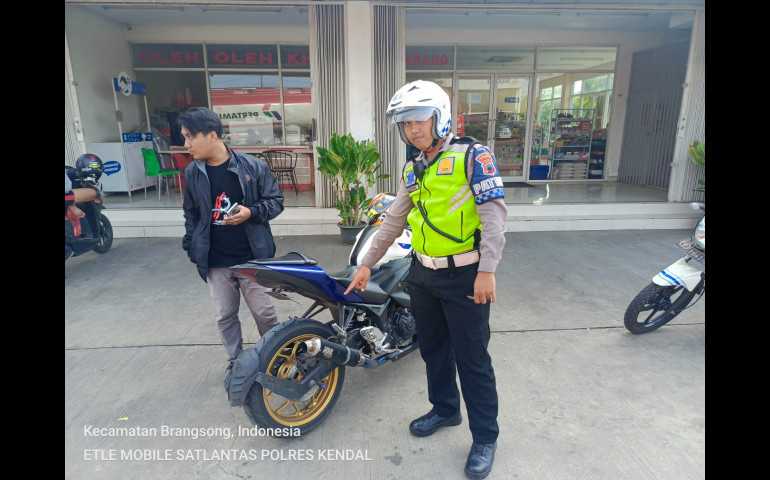 Sat Lantas Polres Kendal Tindak Tegas Pengguna Knalpot Brong