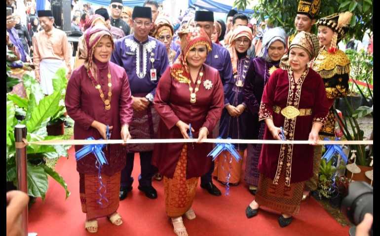Ketum IAD Sruningwati Burhanuddin Kunjungi EXPO Jambi Mantap Expo 2024