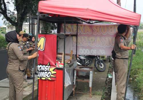Pemkab Temanggung Lakukan Penertiban PKL Ilegal di Sepanjang Jalan Gatot Subroto