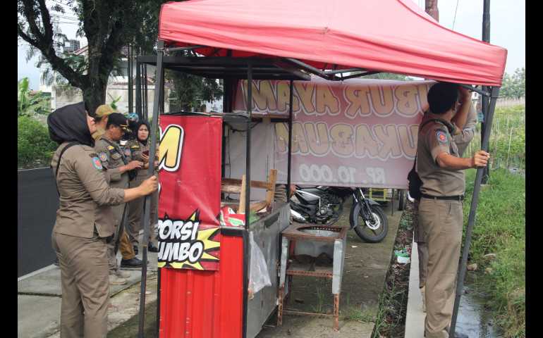 Pemkab Temanggung Lakukan Penertiban PKL Ilegal di Sepanjang Jalan Gatot Subroto