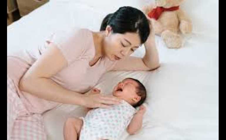Ketahui, Ini 6 Penyebab Mengapa Bayi Sering Nangis saat Tidur