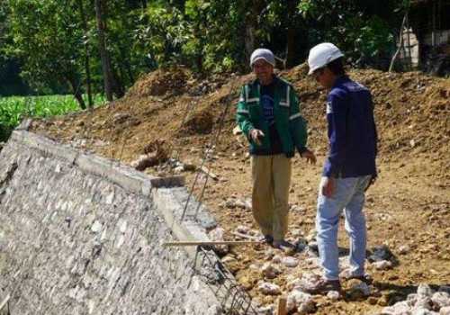 Dorong Percepatan Insfrastruktur Desa, Semen Gresik Bangun Tebing Sungai Rp175 Juta di Desa Pasucen Rembang