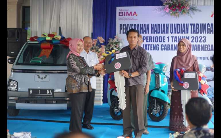 Menang Undian Tabungan Bima, Nasabah Bank Jateng Cabang Banjarnegara Bawa Pulang Mobil Listrik dan Sepeda Motor